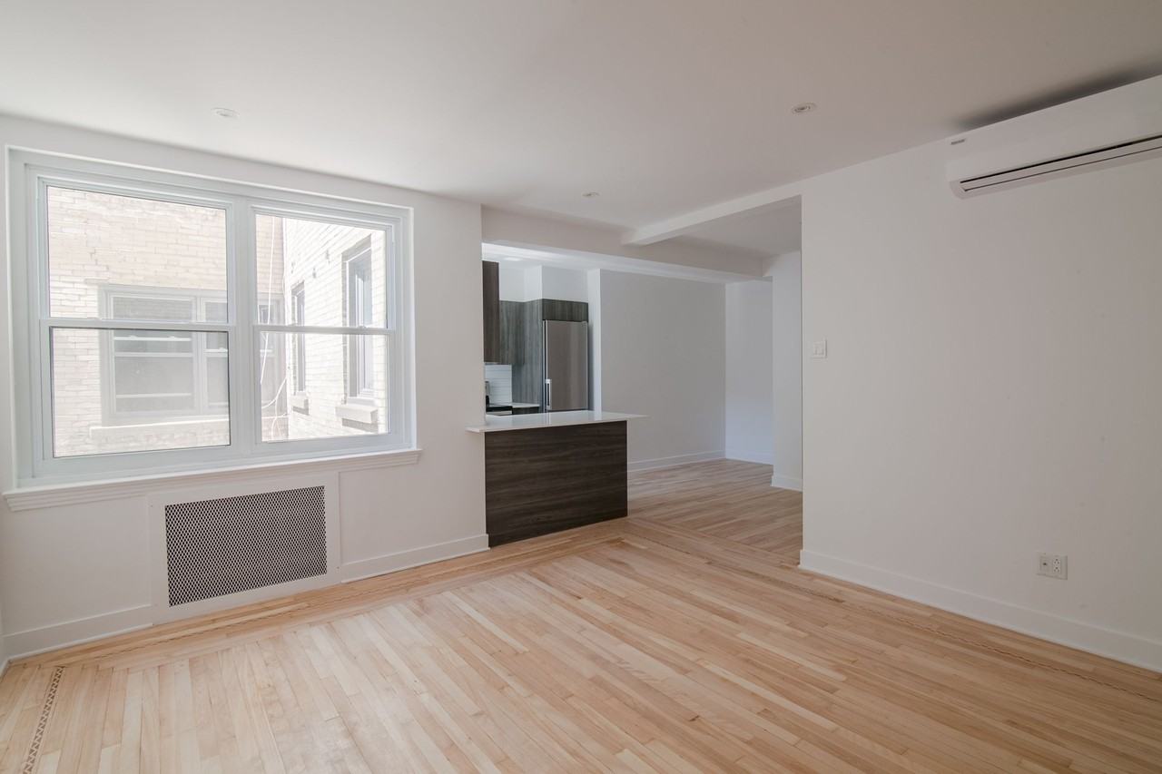 2105 Chomedey Street - Photo 4 of 50