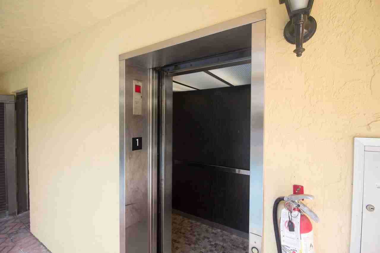 917 Northeast 16th Avenue #16 - Photo 3 of 21