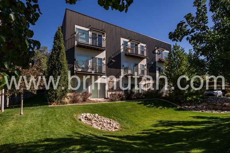 3225 Southeast - Photo 3 of 18