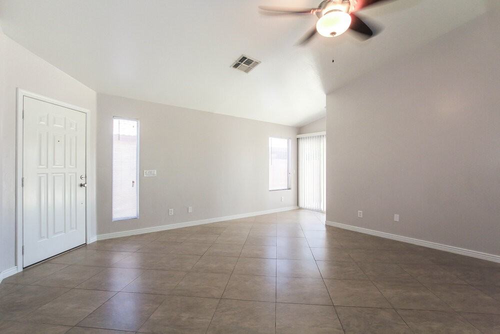 19246 N 31st St - Photo 2 of 15