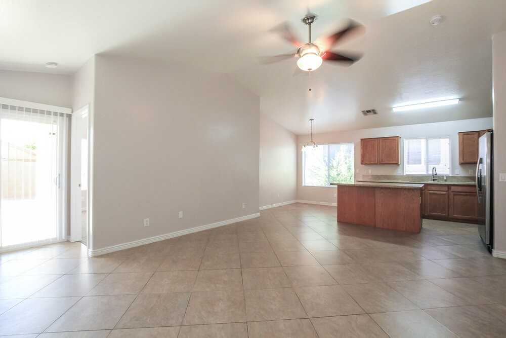 19246 N 31st St - Photo 3 of 15