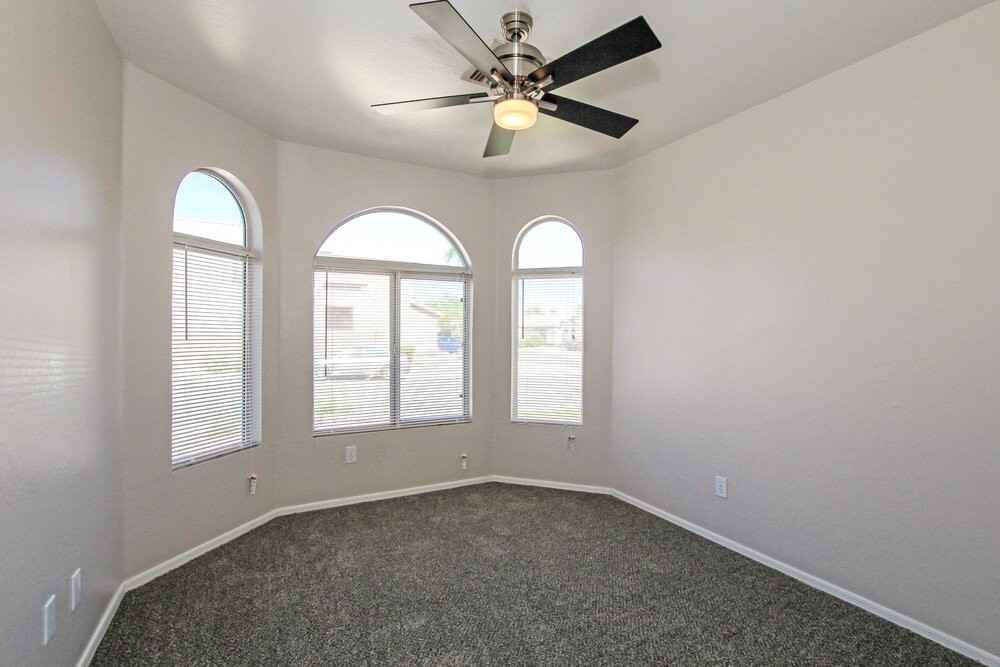 19246 N 31st St - Photo 4 of 15