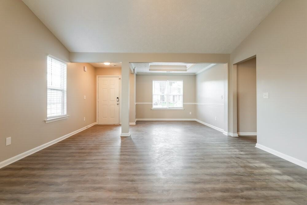 1385 Lafayette Sq - Photo 3 of 16