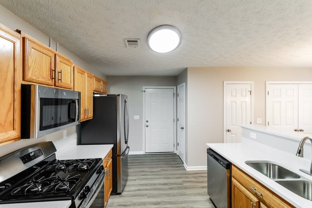 1385 Lafayette Sq - Photo 6 of 16