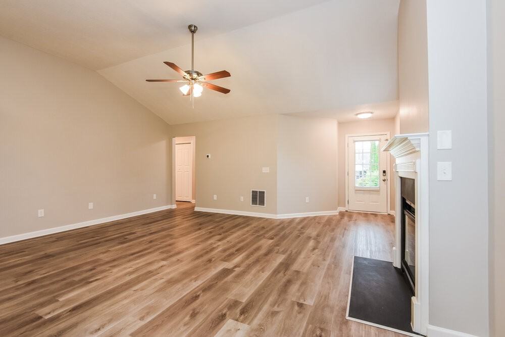 412 Redwood Trl - Photo 3 of 19