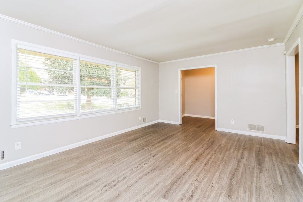 2937 Thompson Cir - Photo 7 of 23