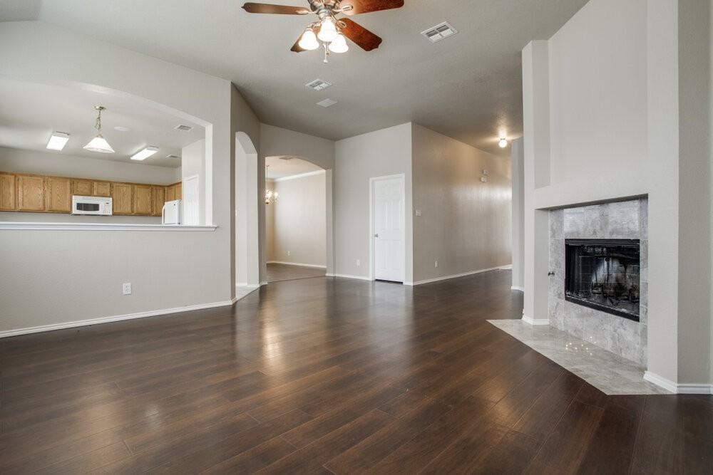 2713 Meadowview Dr - Photo 3 of 13