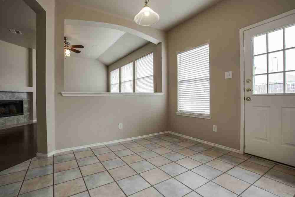 2713 Meadowview Dr - Photo 6 of 13