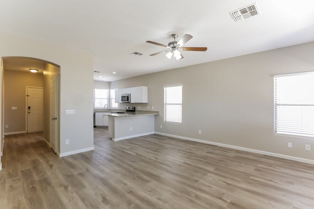 8827 W Hess St - Photo 4 of 16