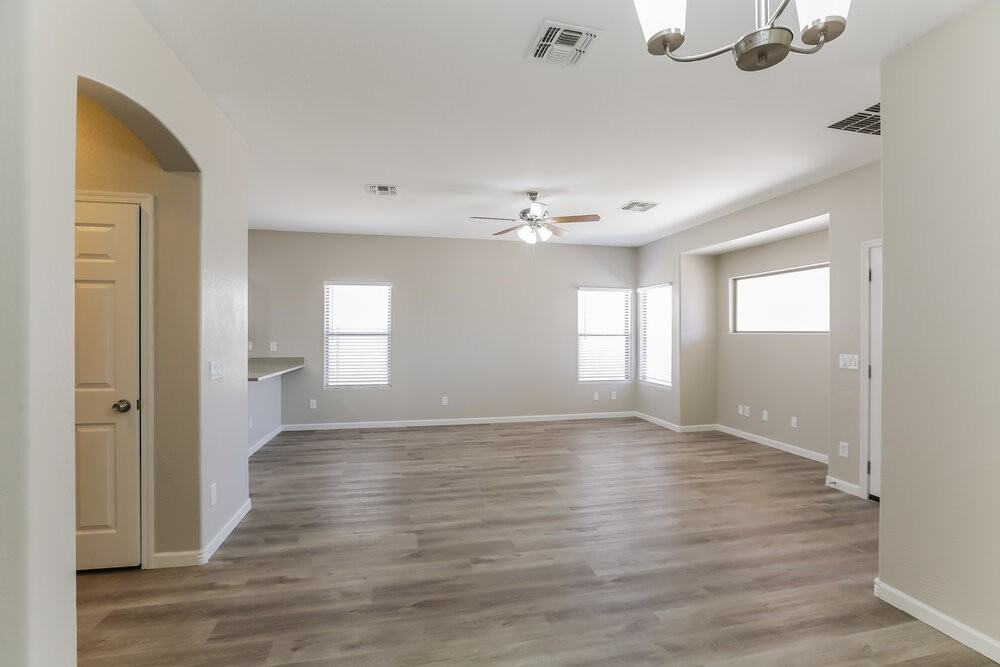 8827 W Hess St - Photo 5 of 16