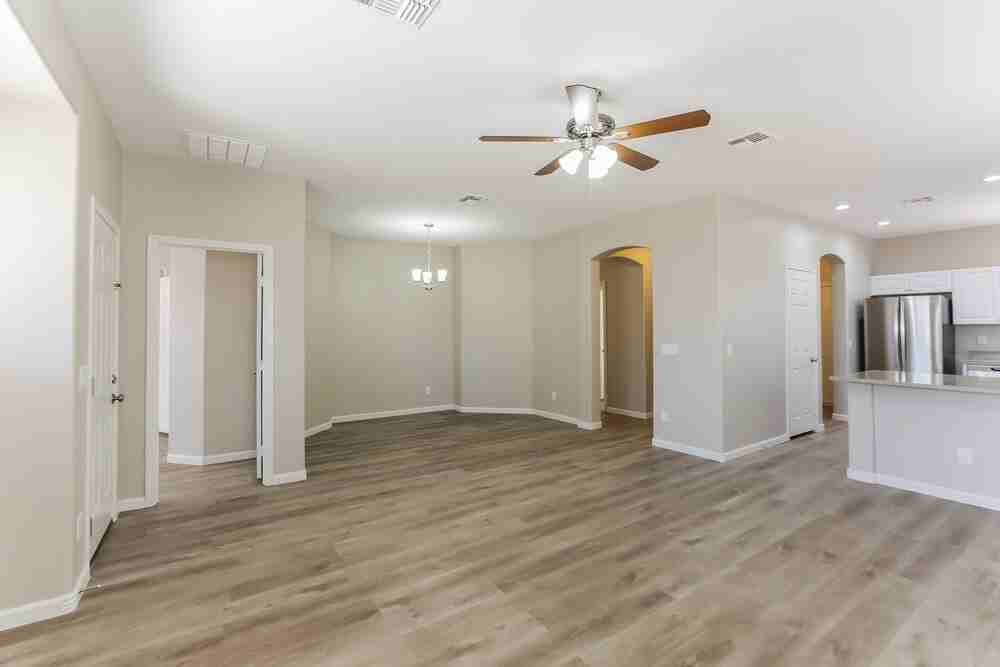 8827 W Hess St - Photo 6 of 16