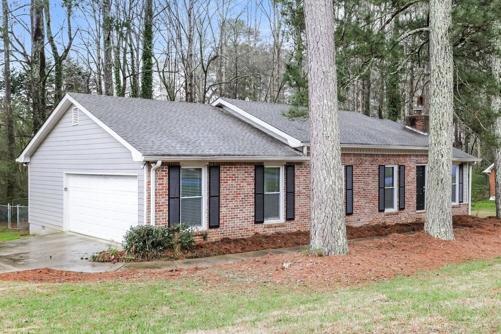 661 Greenview Ave Se - Photo 3 of 16