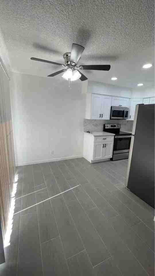 1800 Rexford Drive - Photo 3 of 18