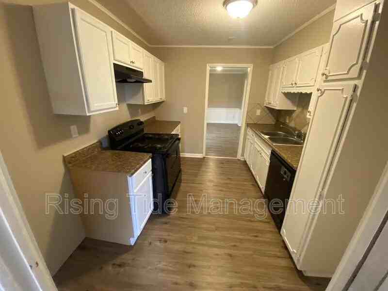 405 Lance Ln - Photo 2 of 13