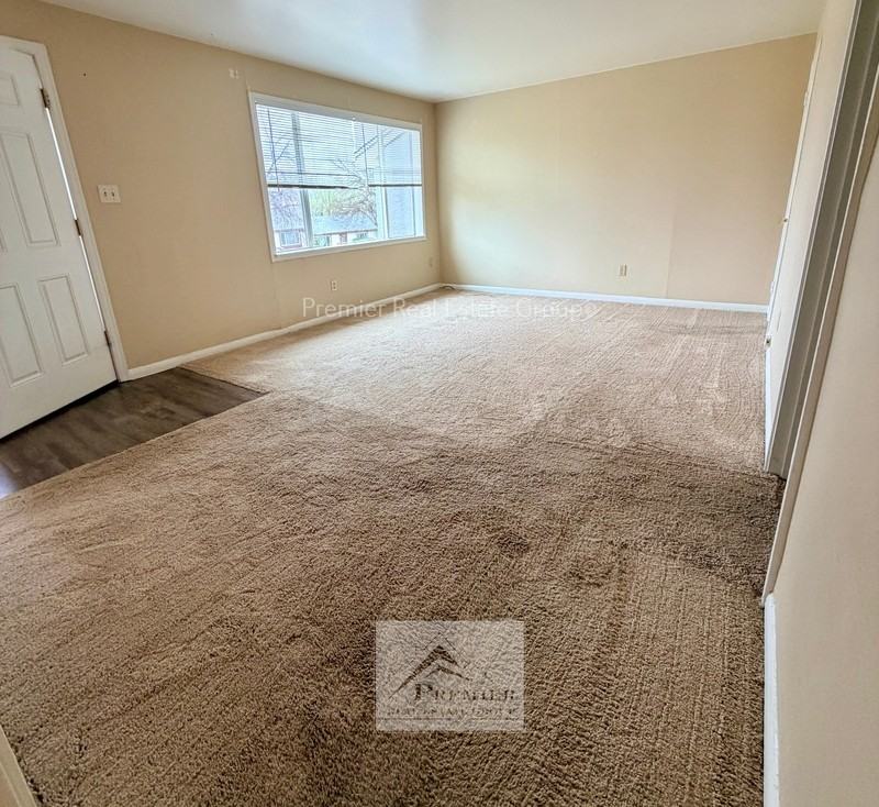 426 Glen View Ct - Photo 2 of 9