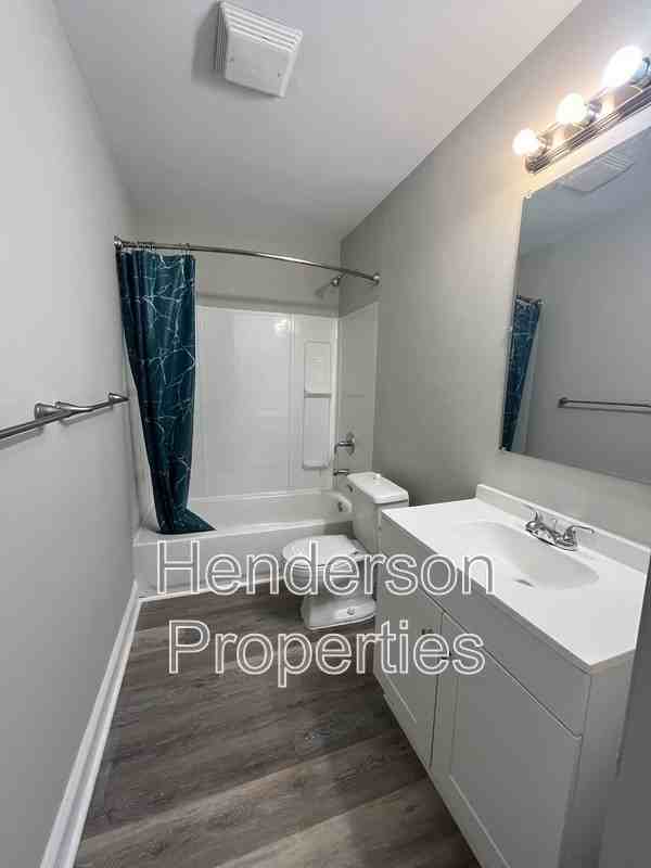 300 W Arrowood Rd - Photo 5 of 7