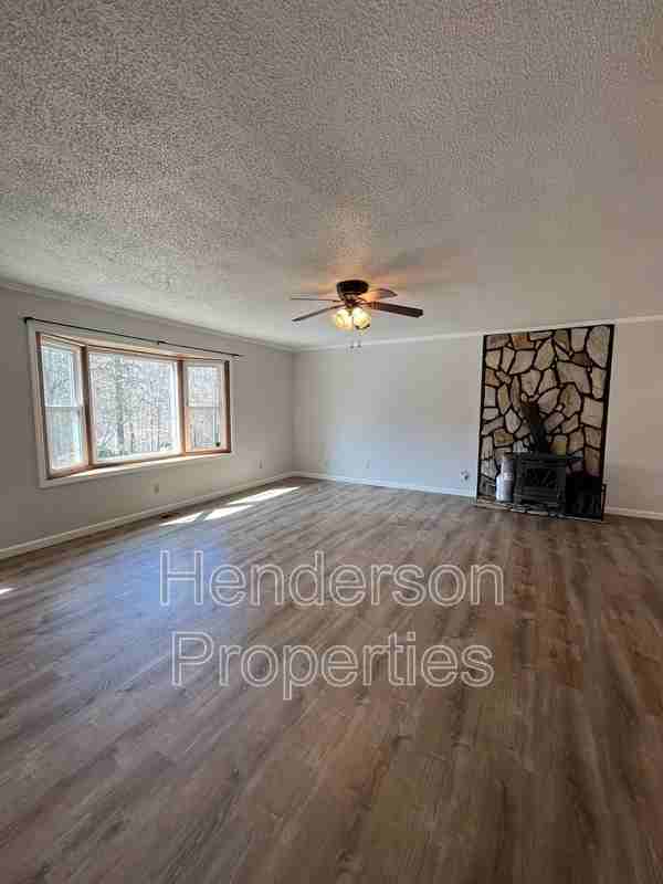 3236 Beaman Ave - Photo 4 of 10