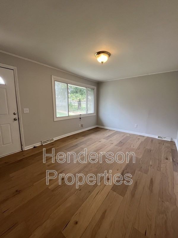 1506 Seigle Ave - Photo 3 of 12