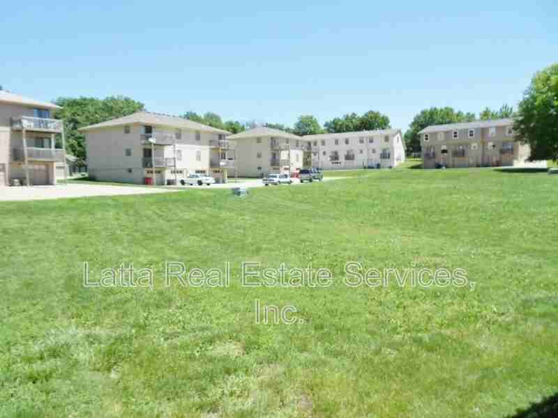 240 Nw Waterwheel Ct - Photo 3 of 12