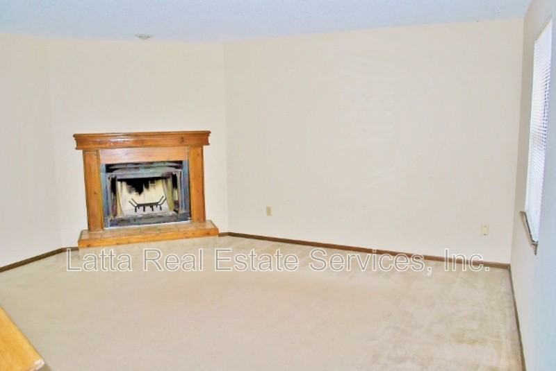 240 Nw Waterwheel Ct - Photo 4 of 12