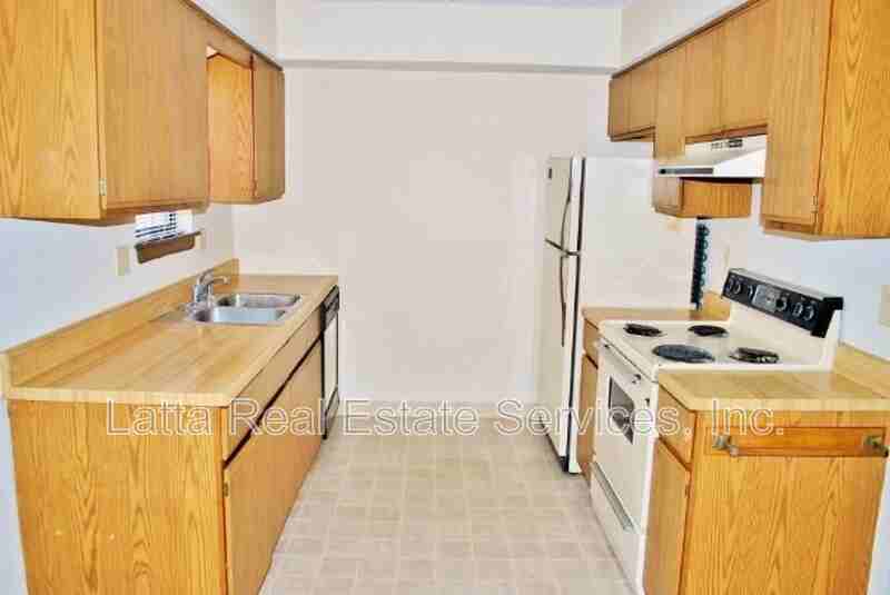 240 Nw Waterwheel Ct - Photo 6 of 12