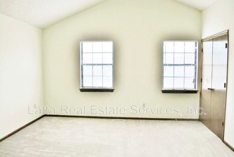 240 Nw Waterwheel Ct - Photo 7 of 12