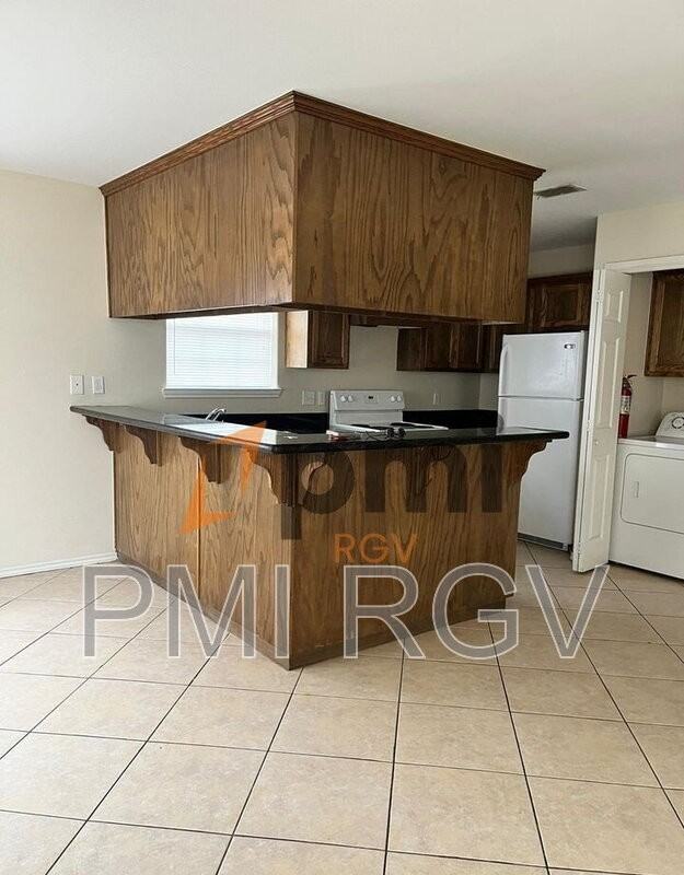 314 W Albatross Ave - Photo 2 of 13