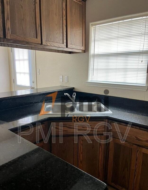 314 W Albatross Ave - Photo 3 of 13