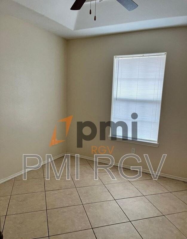 314 W Albatross Ave - Photo 4 of 13