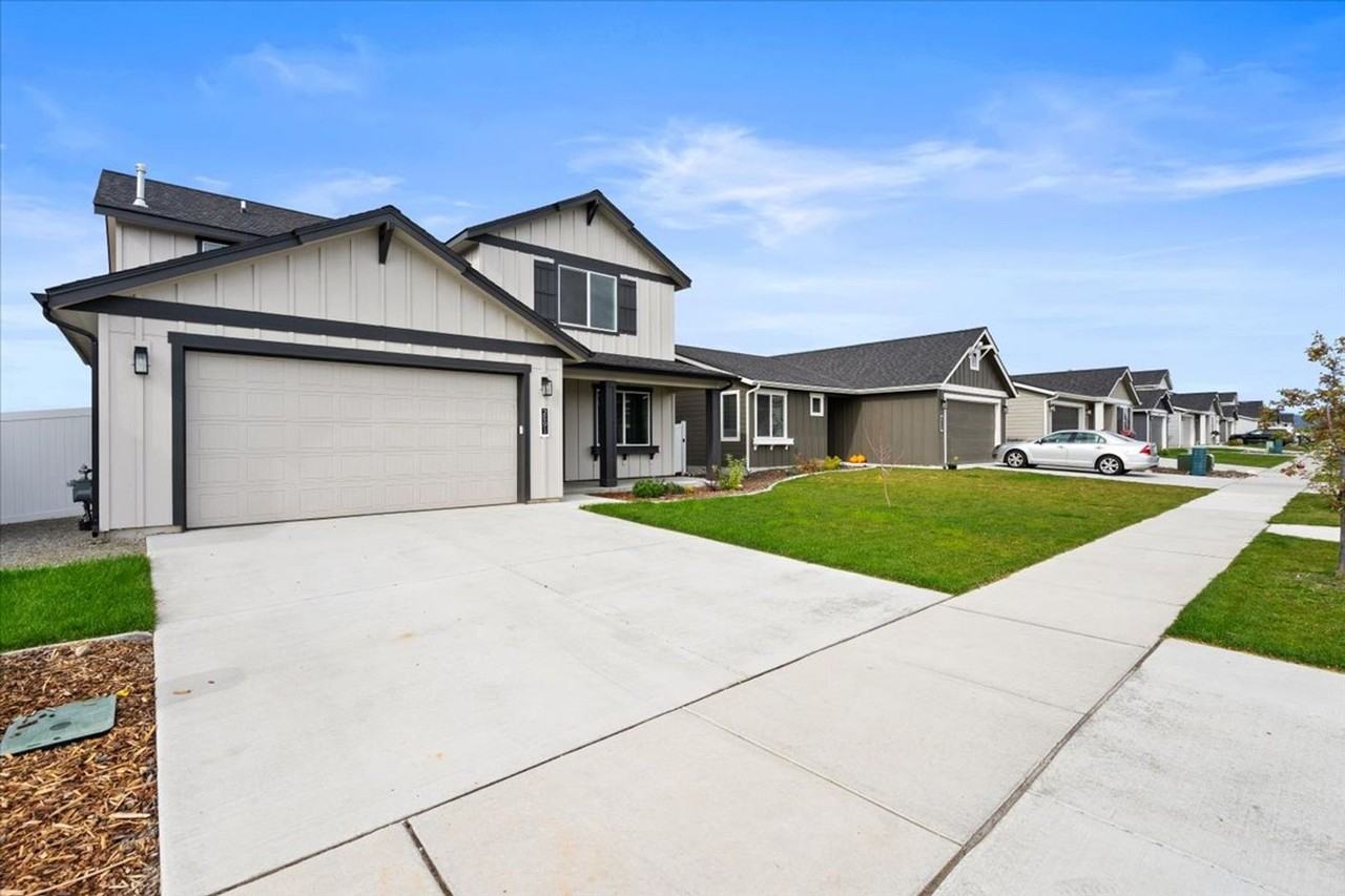 2891 N Corvus St - Photo 2 of 32