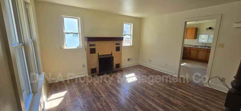 2837 Bartonsville Ave - Photo 3 of 9