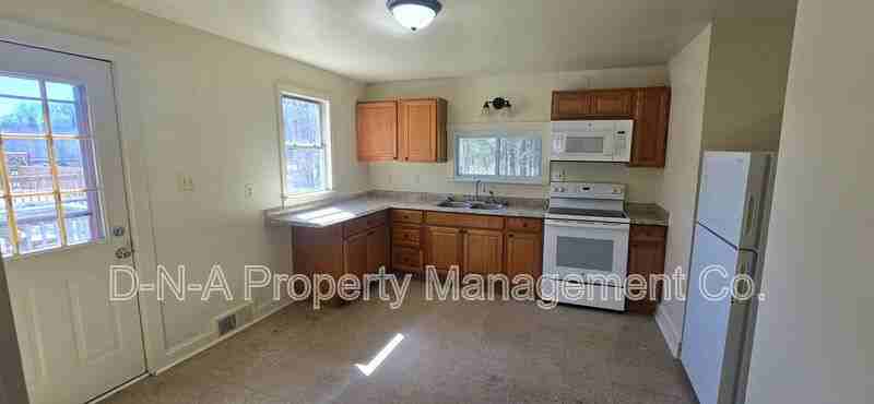 2837 Bartonsville Ave - Photo 4 of 9