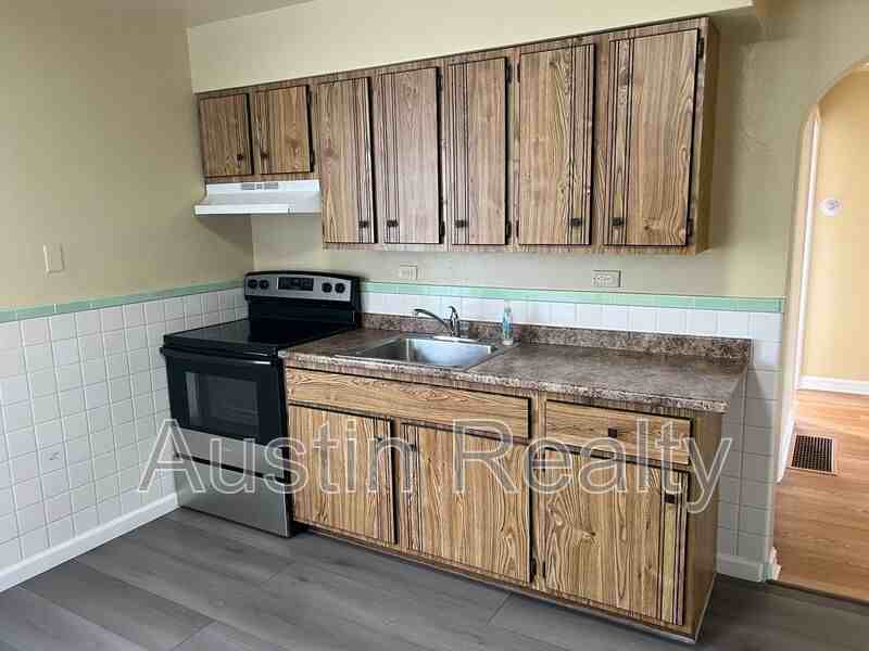 2820 Ashby Rd - Photo 2 of 12