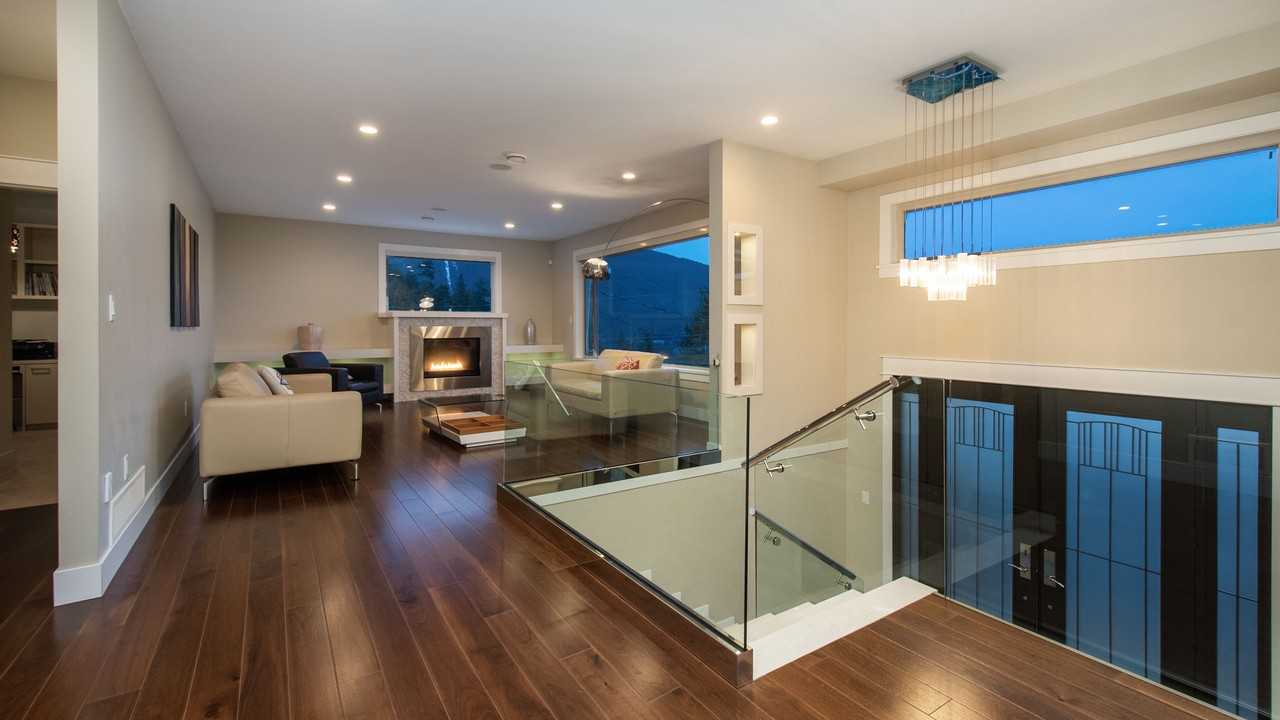 494 Craigmohr Drive - Photo 6 of 30