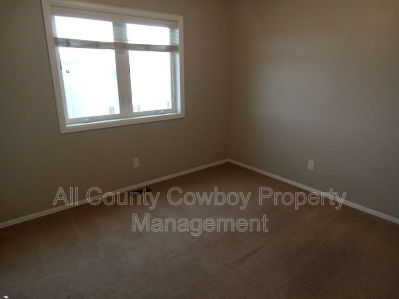 923 Person St - Photo 5 of 12