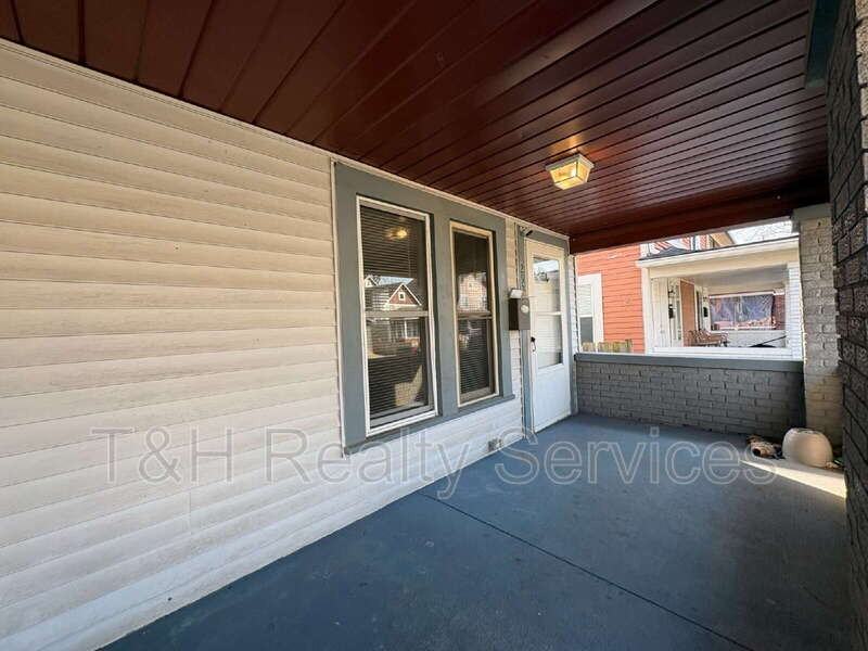 2925 N Delaware St - Photo 3 of 18