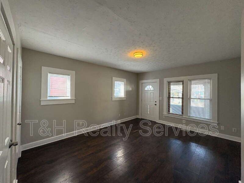 2925 N Delaware St - Photo 4 of 18