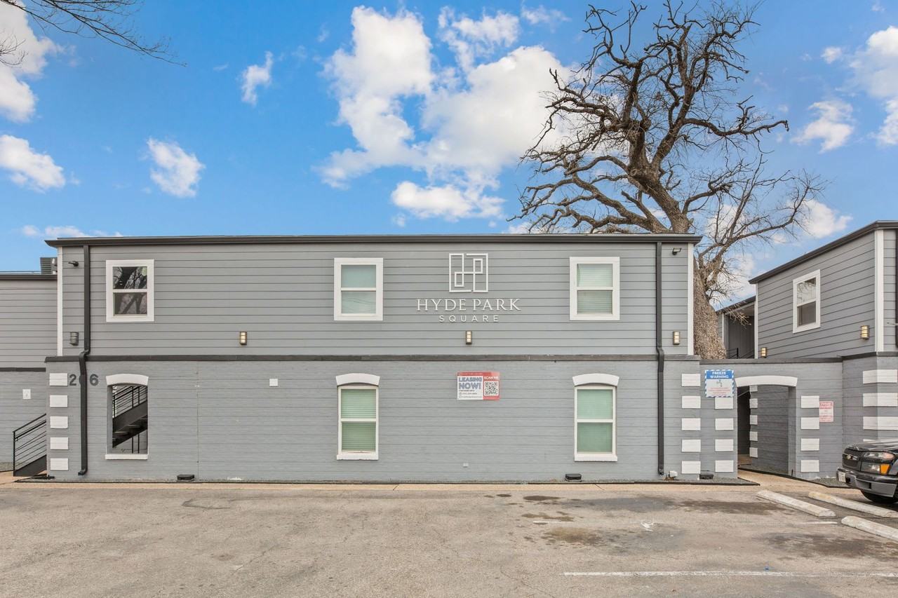 Hyde Park Square - Photo 3 of 50