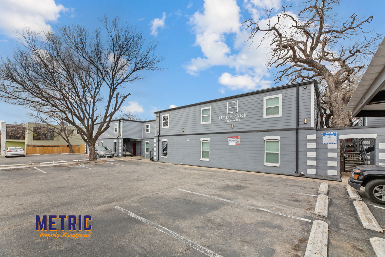 Hyde Park Square - Photo 6 of 50