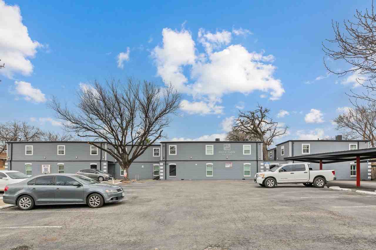 Hyde Park Square - Photo 7 of 50