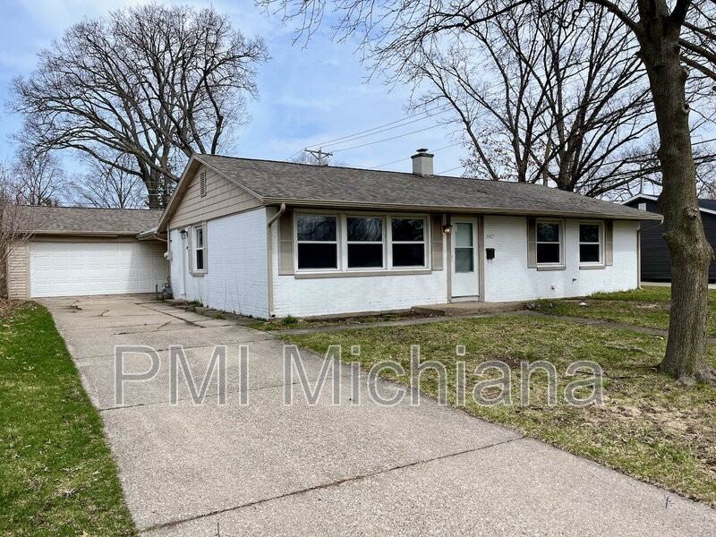 3407 Kent Ln - Photo 2 of 16