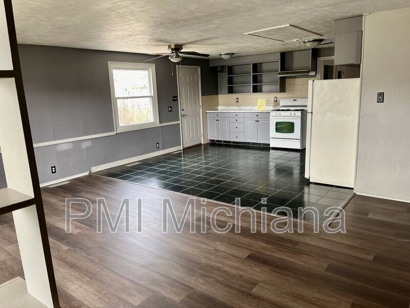 3407 Kent Ln - Photo 3 of 16