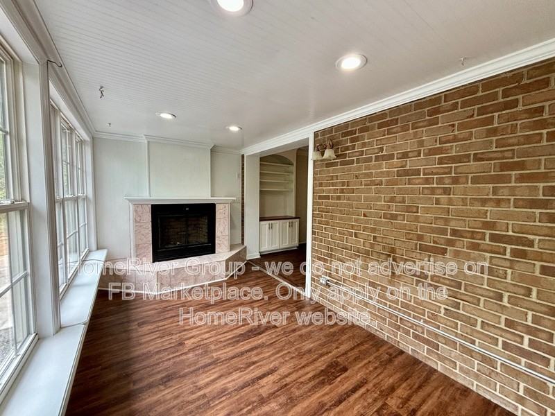 819 Asterwood Dr #B - Photo 4 of 18