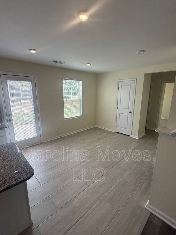 328 Timberwild Dr - Photo 4 of 14