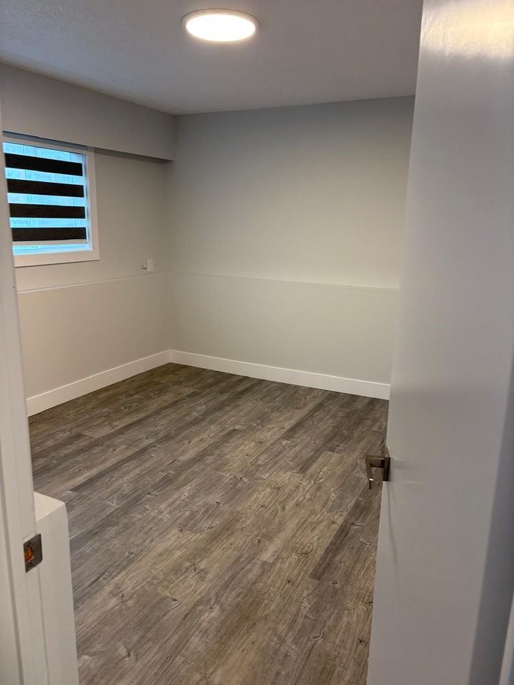 4336 Barclay Road - Photo 6 of 8