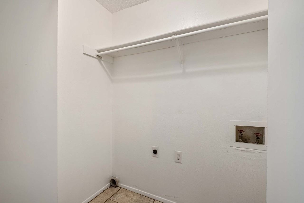 3904 Hudson Bend Rd #A - Photo 4 of 24