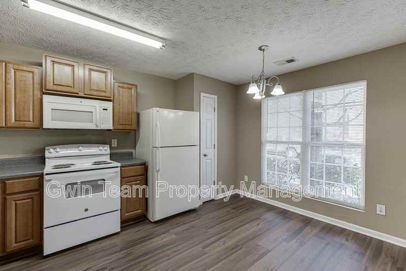 2883 Creek Bottom Ct - Photo 4 of 34