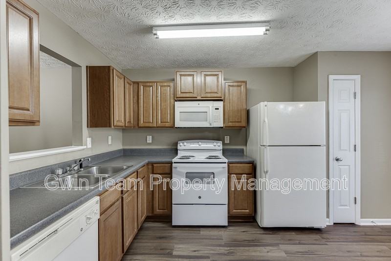 2883 Creek Bottom Ct - Photo 5 of 34