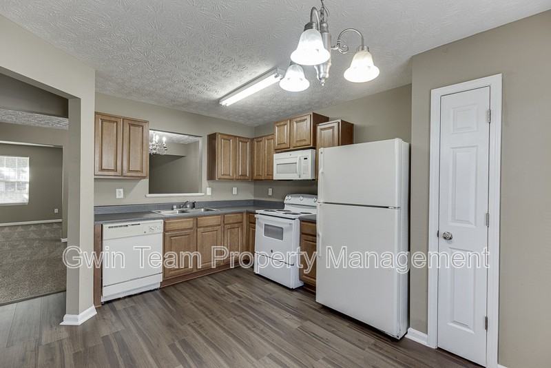 2883 Creek Bottom Ct - Photo 6 of 34