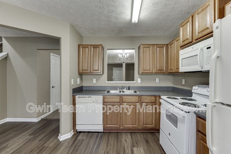 2883 Creek Bottom Ct - Photo 7 of 34